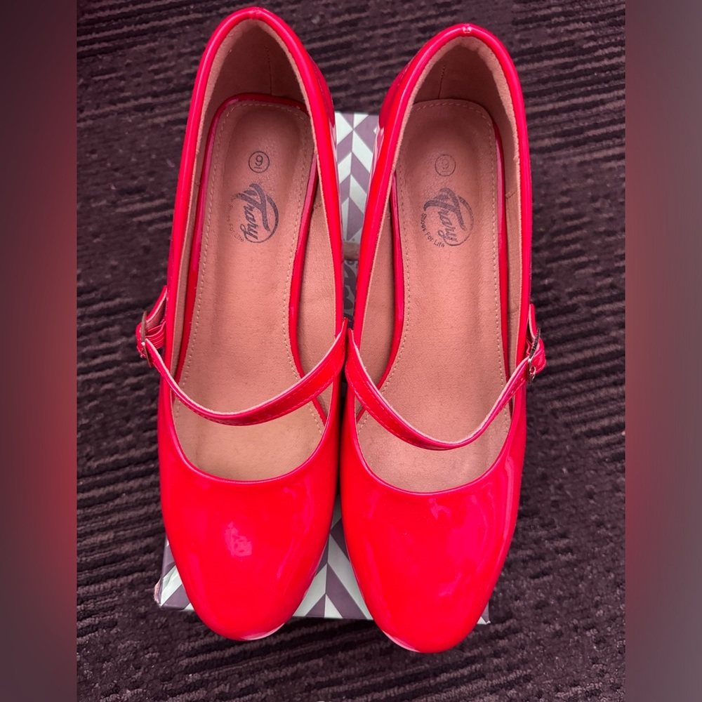 A beautiful red ballet shoes❤️